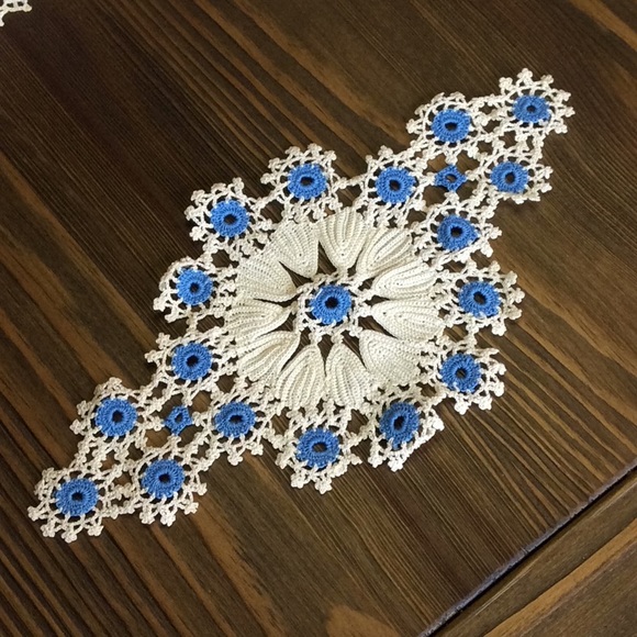 FINAL SALE PRICE Vintage Doily Lot X 5 - Picture 2 of 12